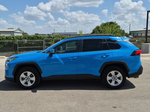Used 2021 Toyota RAV4 XLE FWD image 2