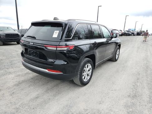 Used 2023 Jeep Grand Cherokee Limited image 5