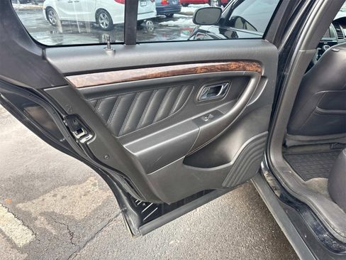 Used 2018 Ford Taurus Limited image 13