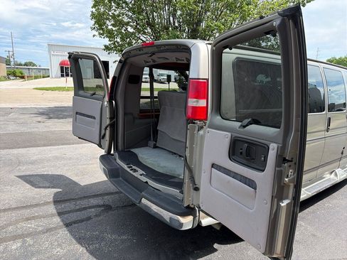 Used 2003 GMC Savana 1500 w/ Preferred Equipment Group 3 RWD image 16