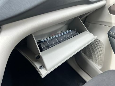 Used 2023 Chrysler Voyager LX image 37