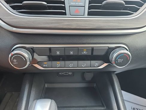 Used 2025 Nissan Altima 2.5 SV FWD image 21