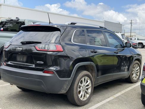 Used 2019 Jeep Cherokee Latitude w/ Popular Appearance Group FWD image 3