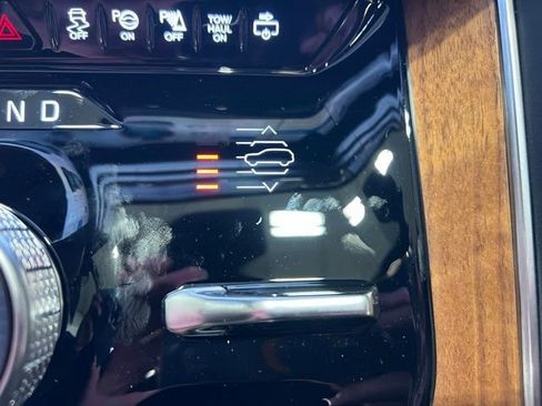 New 2025 Jeep Grand Wagoneer Series III w/ HD Trailer Tow Package image 15