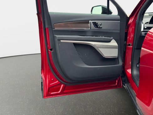 Certified 2026 Cadillac Vistiq Luxury w/ LPO, Floor Liner Package AWD/4WD image 19