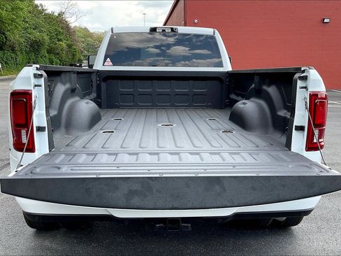 New 2026 RAM 3500 Big Horn AWD/4WD image 22