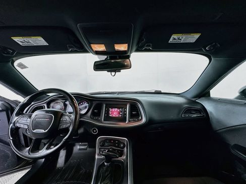 Used 2017 Dodge Challenger SXT RWD image 3