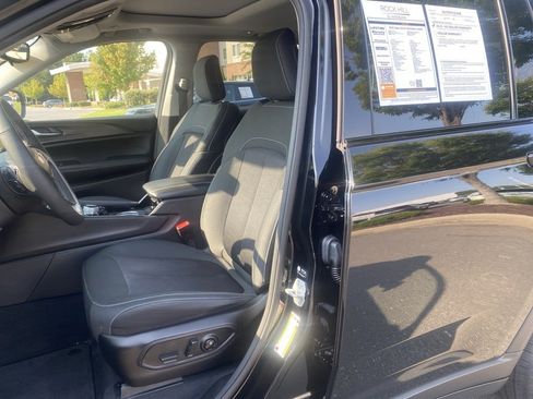 Used 2023 Jeep Grand Cherokee Laredo w/ Luxury Tech Group I AWD/4WD image 13