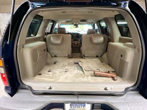 Used 2005 Chevrolet Tahoe Z71 w/ Preferred Equipment Group AWD/4WD image 29
