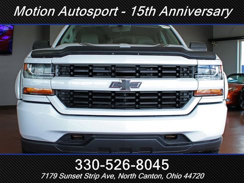 Used 2018 Chevrolet Silverado 1500 Custom w/ Custom Convenience Package AWD/4WD image 3