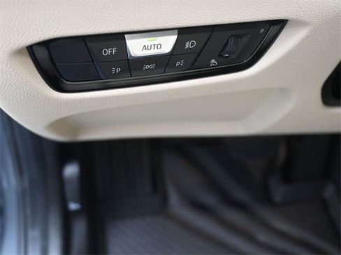 New 2024 BMW 330i Sedan w/ Convenience Package image 21