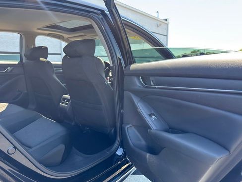 Used 2018 Honda Accord EX image 26