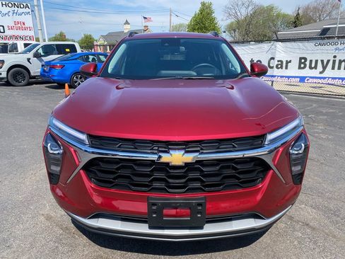 Used 2025 Chevrolet Trax LT w/ LT Convenience Package FWD image 7