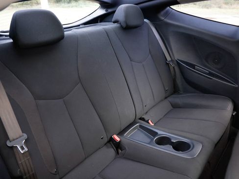 Used 2016 Hyundai Veloster image 14