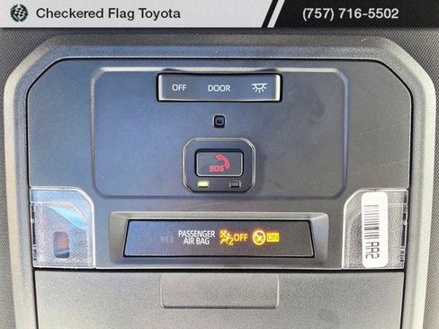 Certified 2025 Toyota Tacoma SR5 AWD/4WD image 17