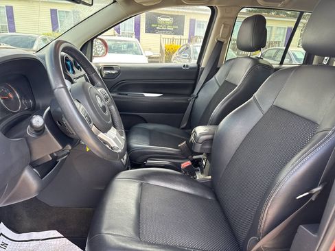 Used 2017 Jeep Compass Latitude AWD/4WD image 10