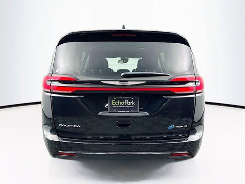 Used 2023 Chrysler Pacifica Touring-L FWD image 7
