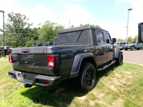 Certified 2021 Jeep Gladiator Sport AWD/4WD image 3