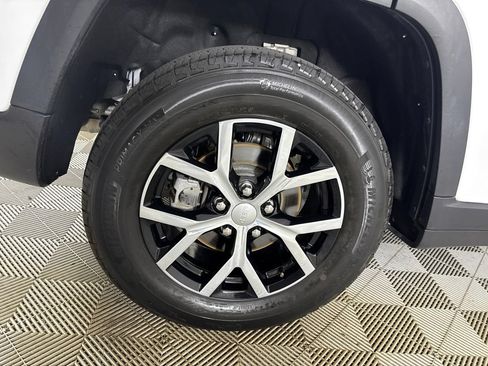 Used 2024 Jeep Grand Cherokee Limited RWD image 33