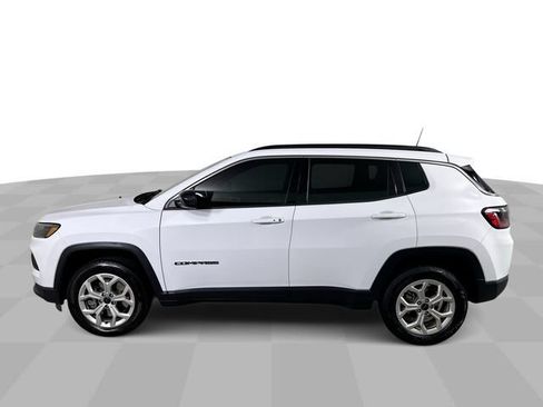 Used 2025 Jeep Compass Latitude AWD/4WD image 5