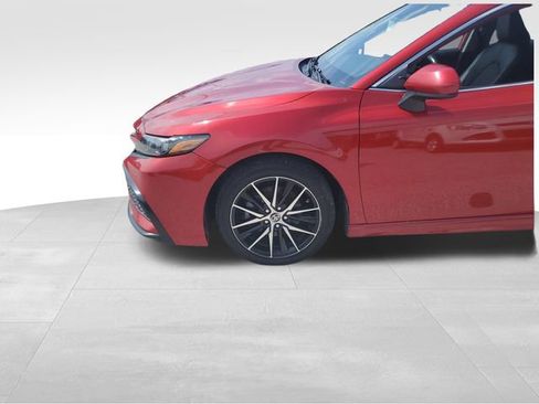 Used 2021 Toyota Camry SE FWD image 8
