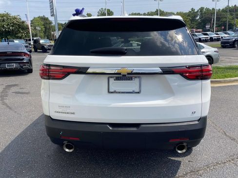 Used 2023 Chevrolet Traverse LT FWD image 6