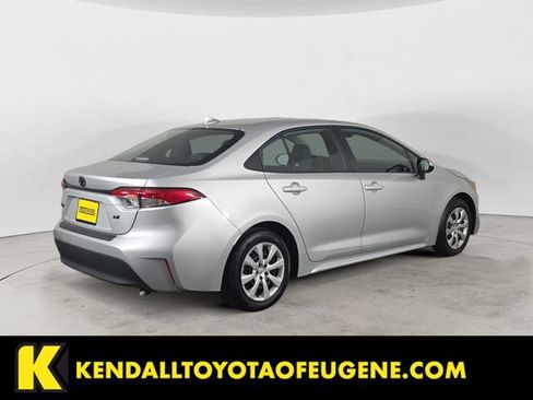 Certified 2025 Toyota Corolla LE FWD image 5