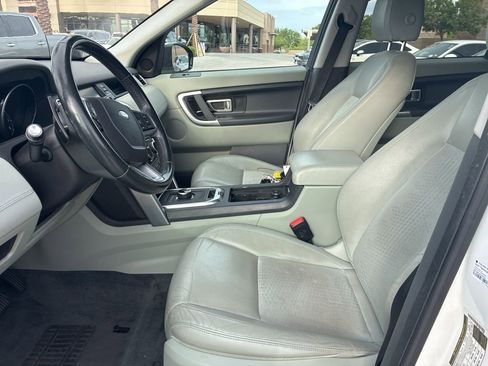 Used 2017 Land Rover Discovery Sport SE image 9