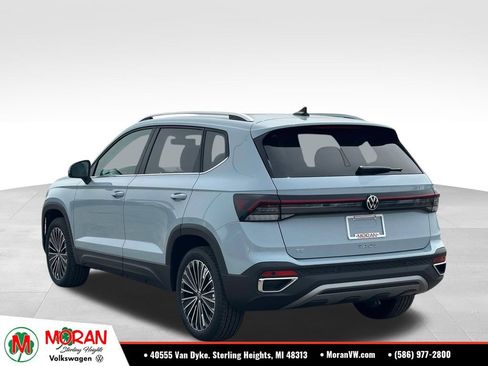 Used 2026 Volkswagen Taos SE FWD image 3