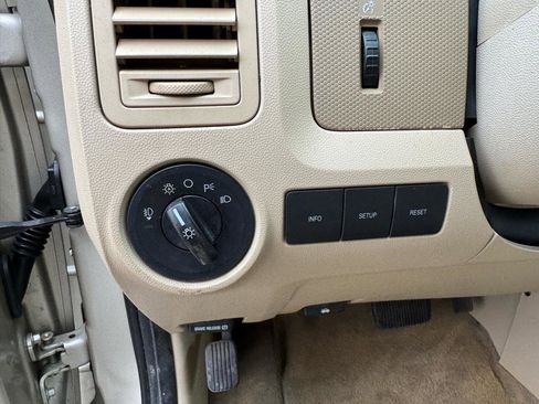 Used 2012 Ford Escape XLT image 30