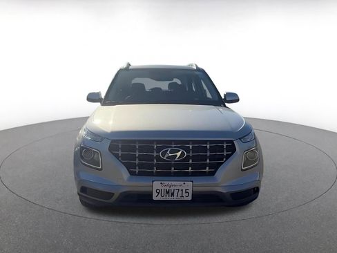 Used 2025 Hyundai Venue SEL image 4