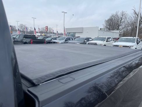 Used 2022 Chevrolet Silverado 1500 LTZ AWD/4WD image 19