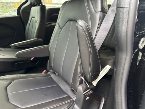 New 2026 Chrysler Pacifica Select image 34