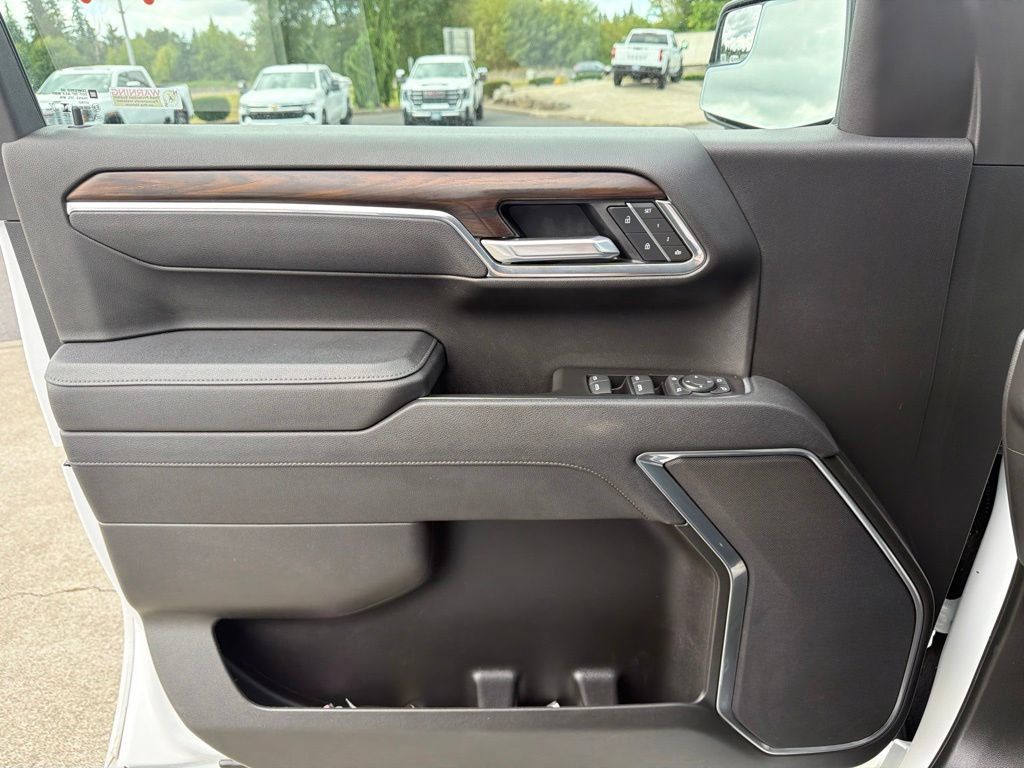 Used 2025 GMC Sierra 1500 SLT AWD/4WD image 19