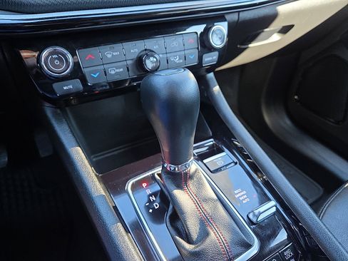 Used 2025 Jeep Compass Trailhawk image 16