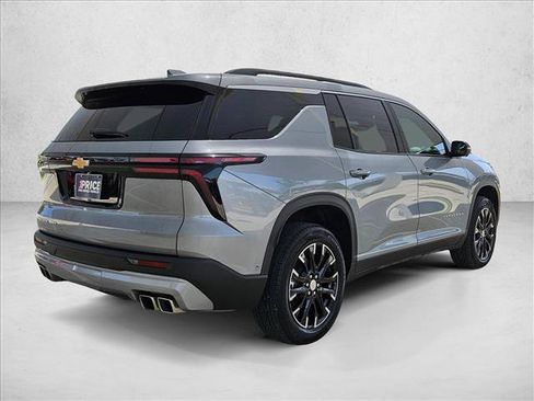 Used 2025 Chevrolet Traverse LT w/ Enhanced Driving Package AWD/4WD image 5