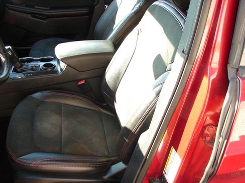 Used 2018 Ford Explorer XLT w/ Equipment Group 202A image 6