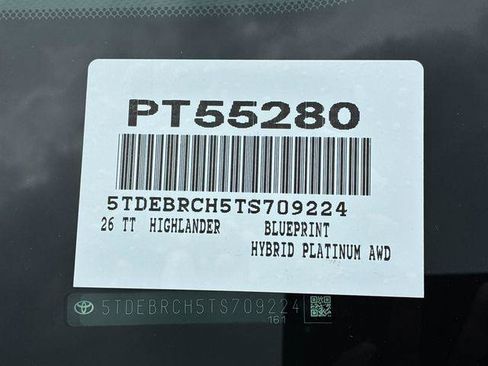 Certified 2026 Toyota Highlander Platinum AWD/4WD image 31