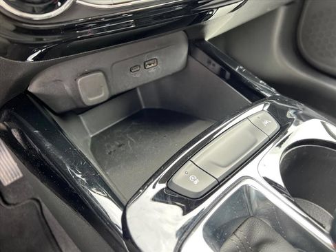 Used 2025 Chevrolet Trax LT FWD image 22