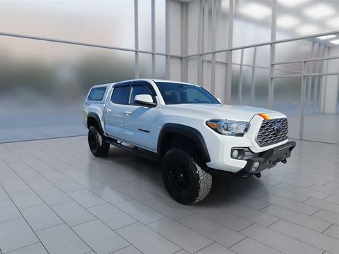 Used 2023 Toyota Tacoma TRD Off-Road w/ Technology Package AWD/4WD image 3