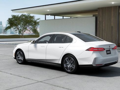 New 2026 BMW 530i image 2