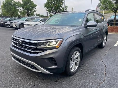 Used 2023 Volkswagen Atlas SE w/ Panoramic Sunroof Package FWD image 2