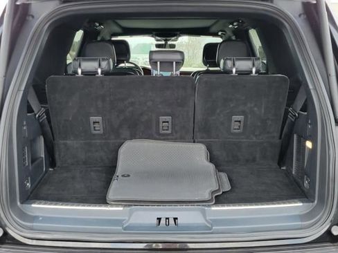 Used 2024 Lincoln Navigator Premiere image 12