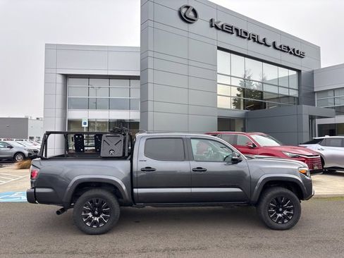 Used 2021 Toyota Tacoma Limited image 2