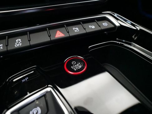 Used 2022 Audi RS e-tron GT image 29