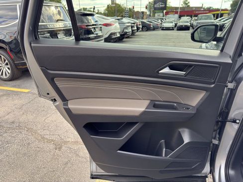 Used 2021 Volkswagen Atlas Cross Sport SE FWD image 25