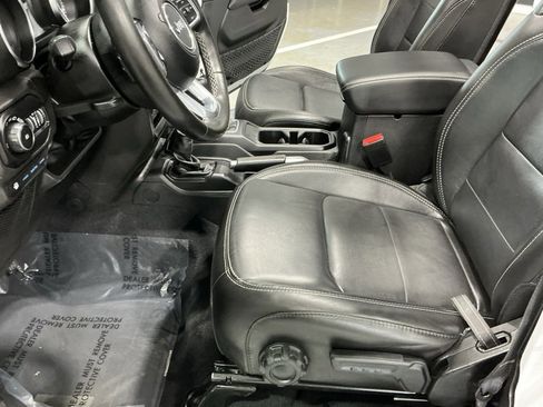 Used 2022 Jeep Wrangler Unlimited Sahara w/ Cold Weather Group image 26