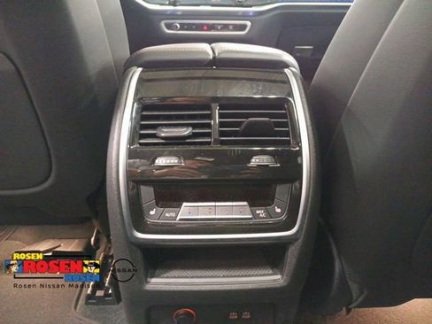 Used 2025 BMW X5 xDrive50e AWD/4WD image 31