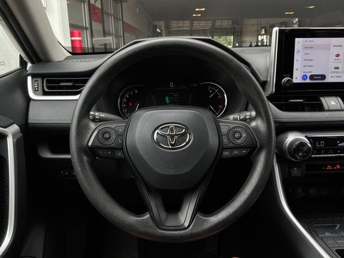 Used 2025 Toyota RAV4 XLE FWD image 32
