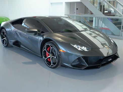 Used 2020 Lamborghini Huracan EVO image 22
